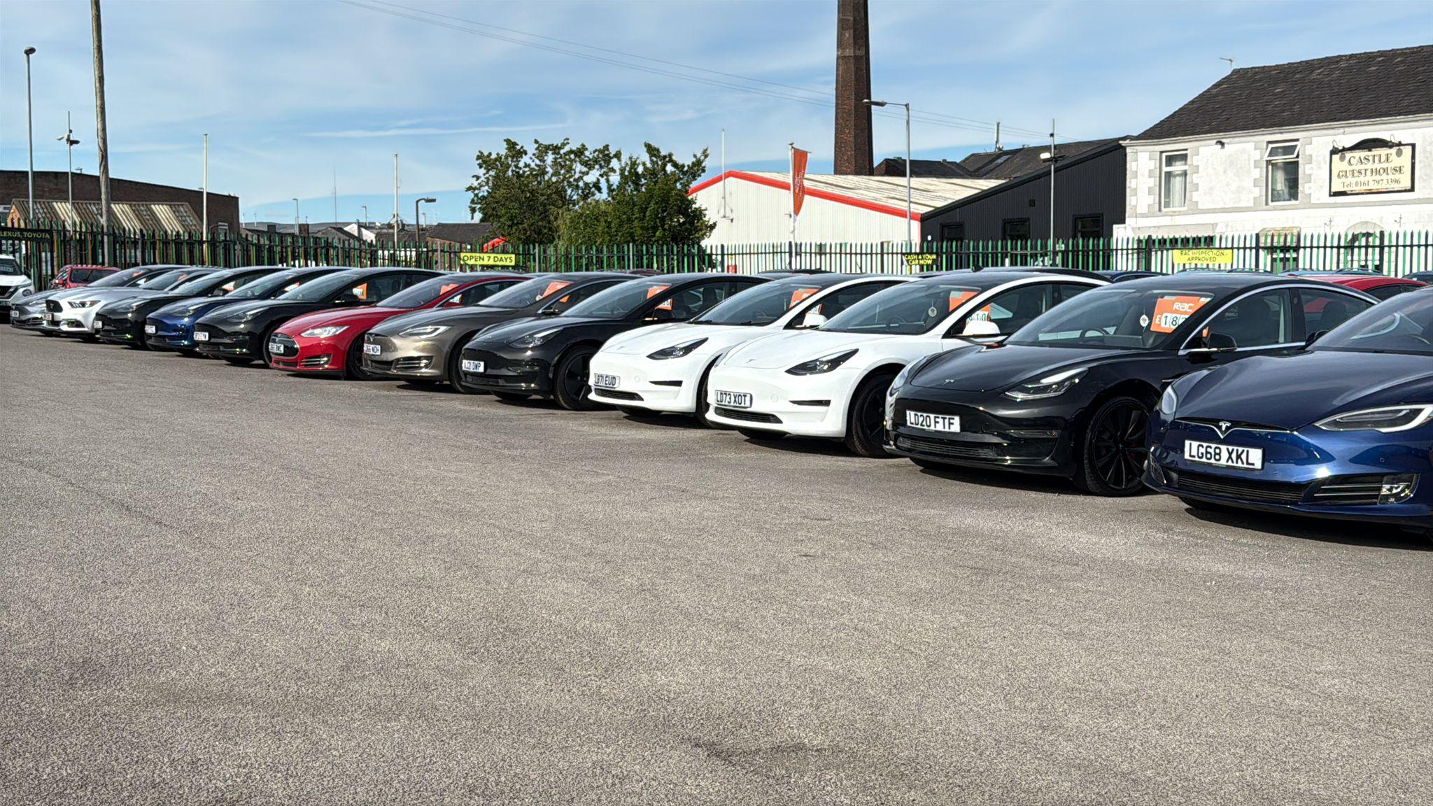 a row of cars parked in a row